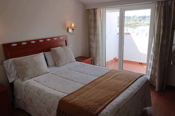 Room 4 of 33