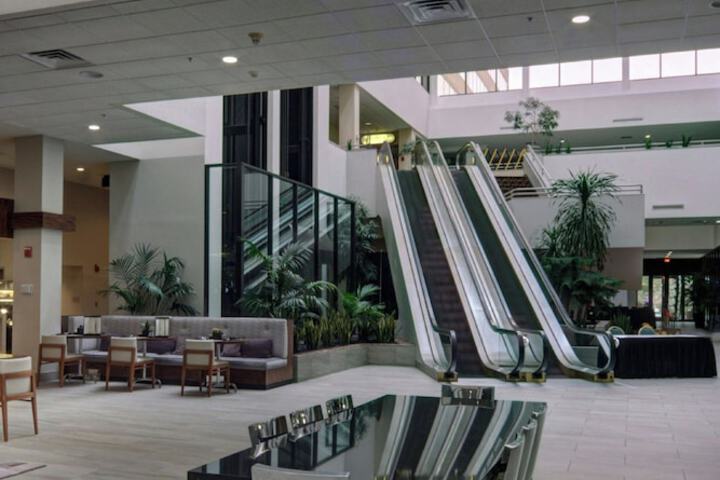 Lobby lounge