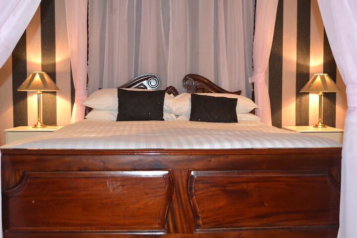 Room 8 of 124