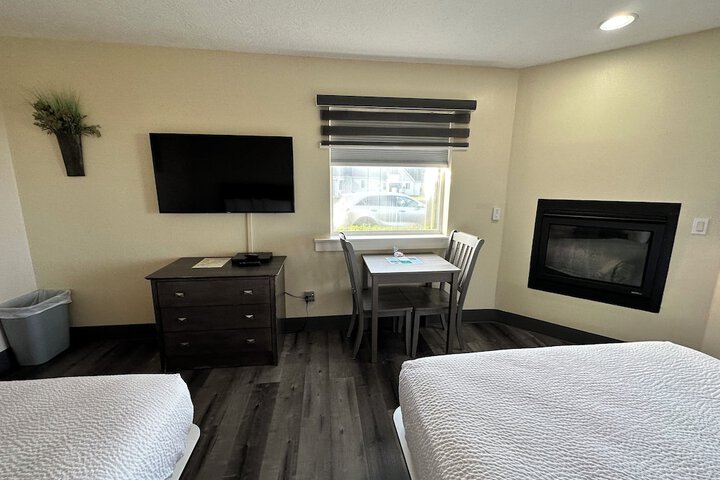 Room 8 of 114
