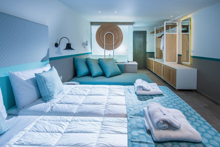 Room 4 of 32