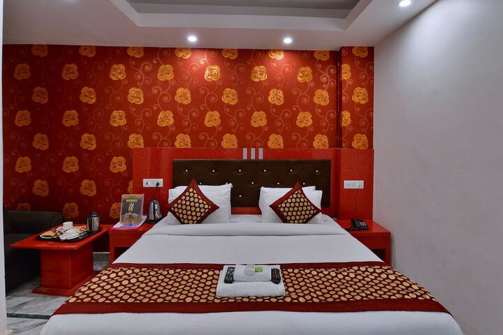 Room 16 of 102