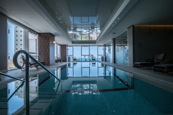 Pool Hotel