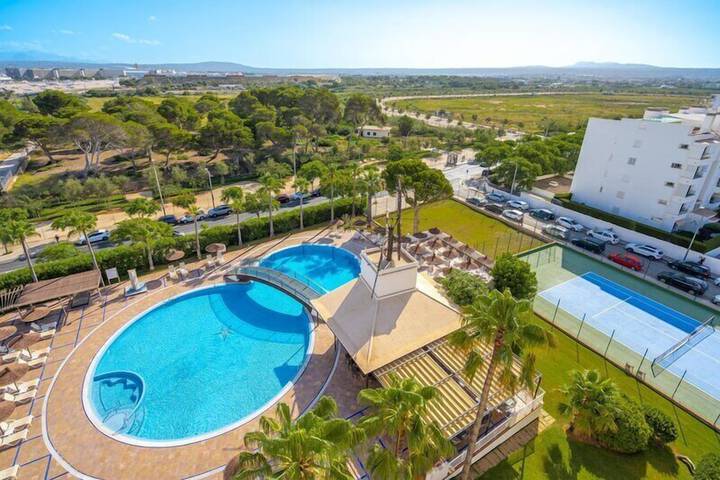 Pools & Facilities