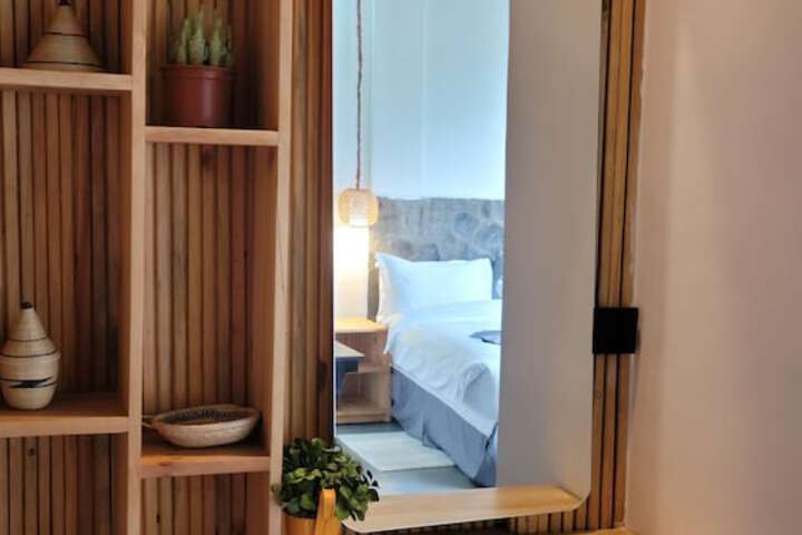 Room 103 of 121