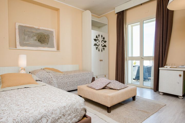 Room 16 of 60