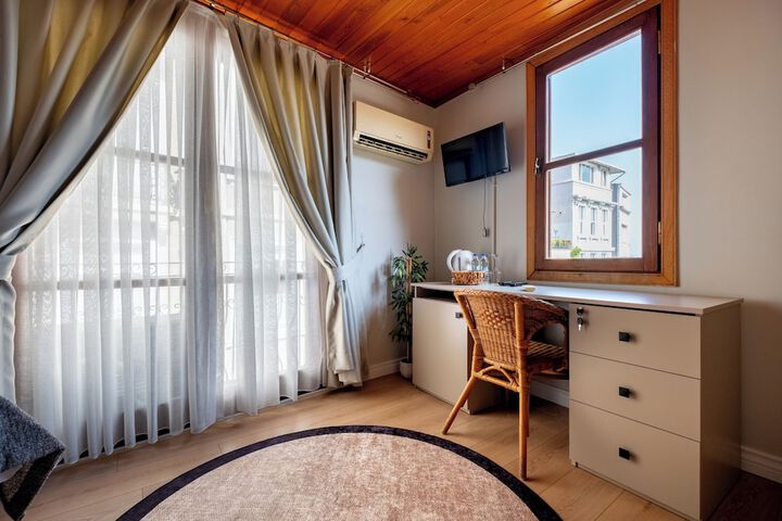 Room 9 of 21