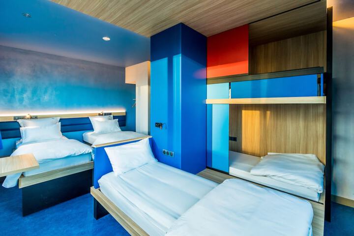 Room 9 of 37