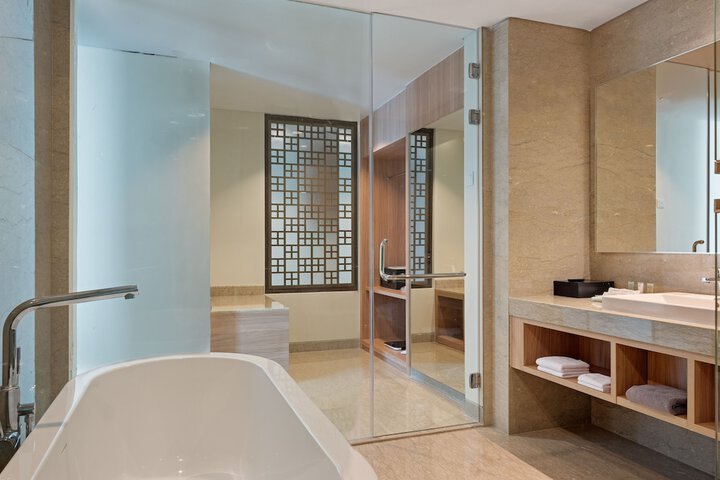Room 10 of 14