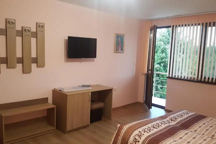 Room 2 of 7