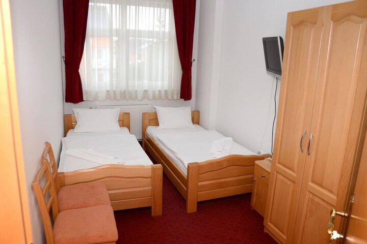 Room 3 of 35