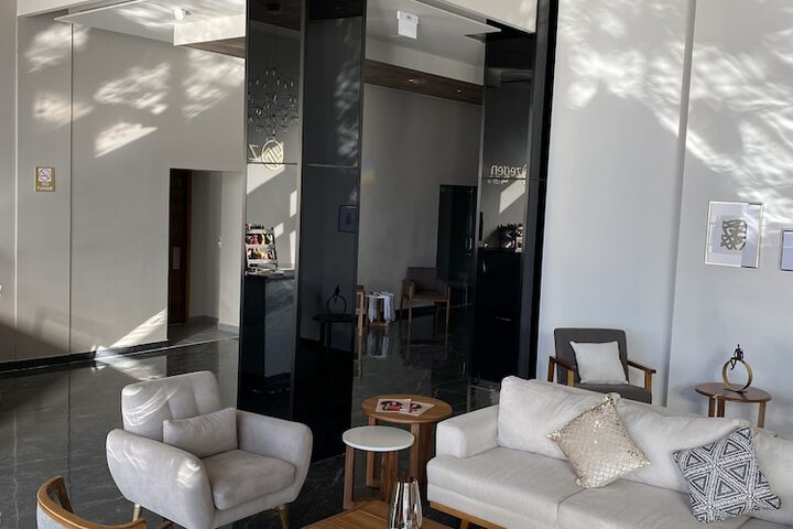 Room 17 of 38