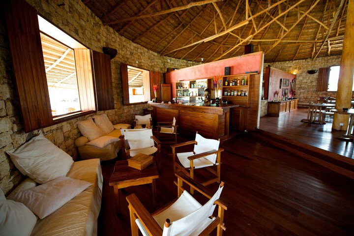 Lounge 12 of 18