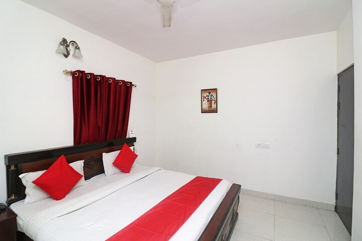 OYO 25115 Hotel Mughal Grand