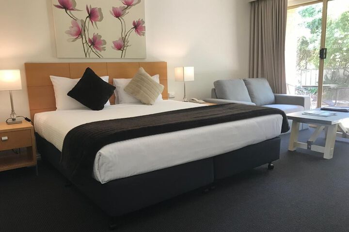 Room 10 of 27