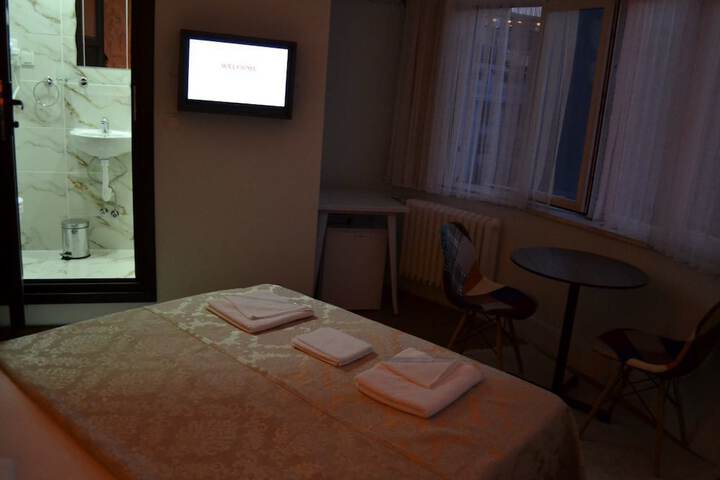 Room 8 of 40