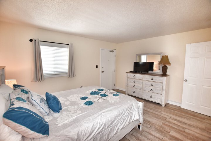 Room 12 of 64