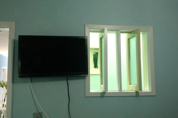 Room 6 of 16