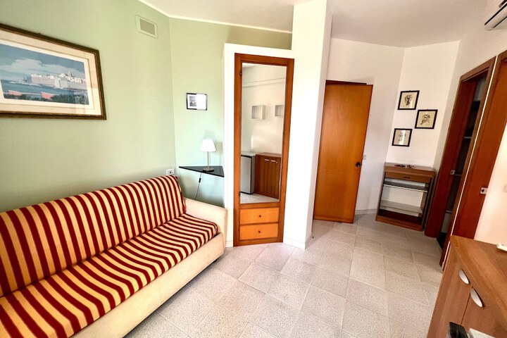 Room 5 of 32