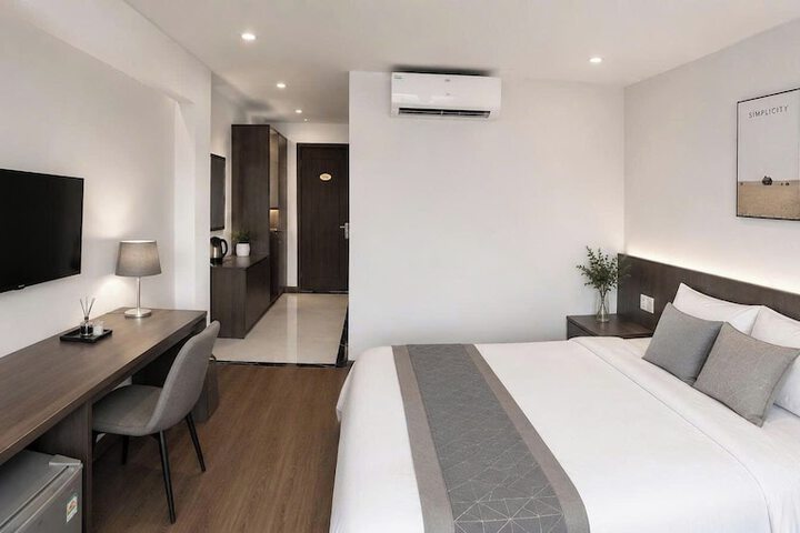 Room 13 of 33