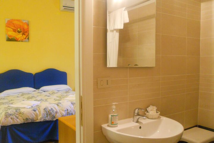 Room 11 of 20