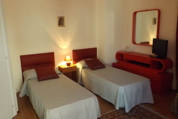 Room 8 of 34