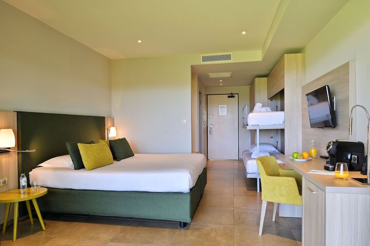 Room 43 of 217