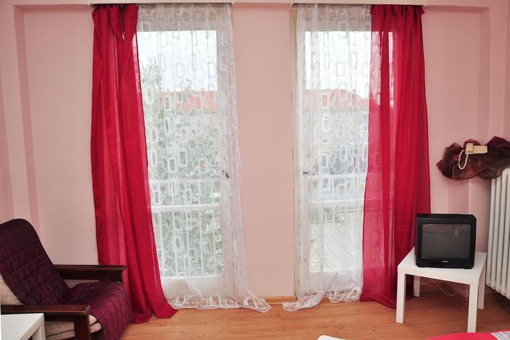 Room 8 of 16
