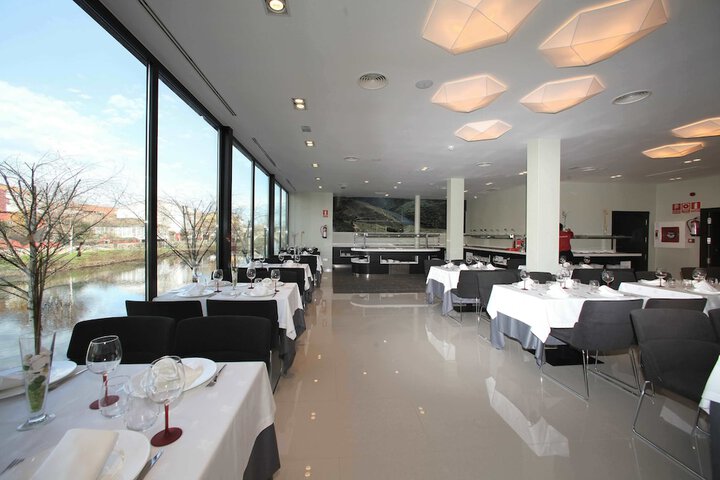 Dining 20 of 35
