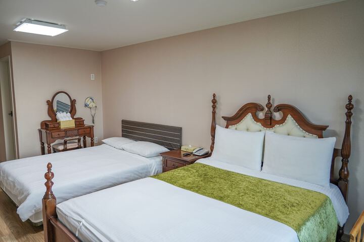 Room 10 of 22