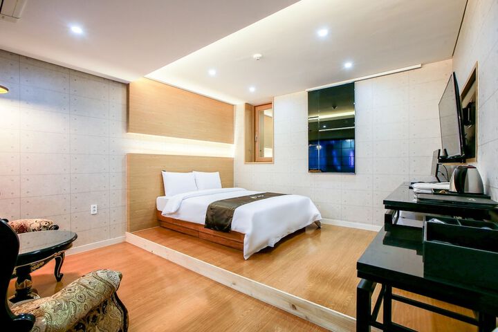 Room 18 of 39
