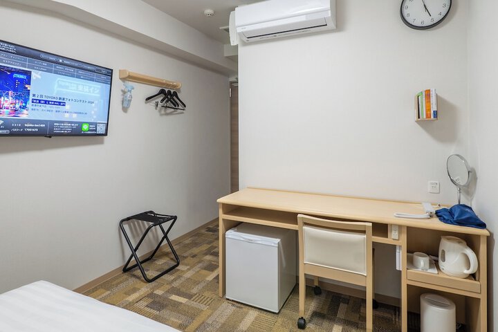 Room 16 of 50