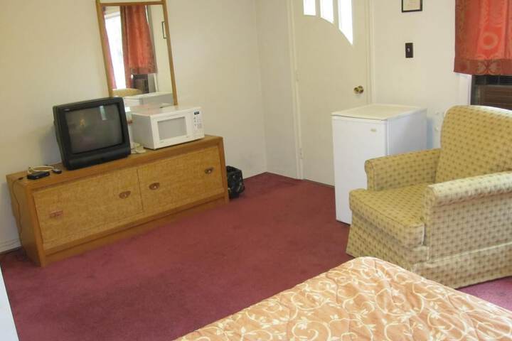 Room 5 of 16