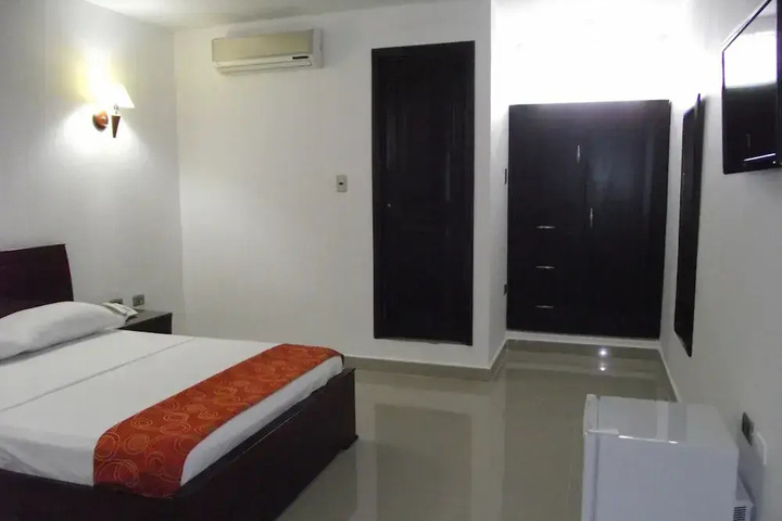 Room 3 of 30