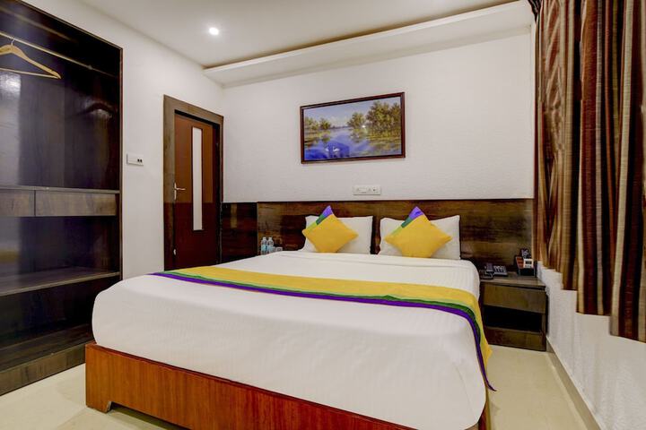 Room 10 of 27