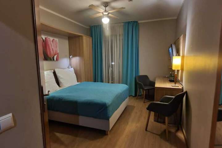 Room 19 of 53