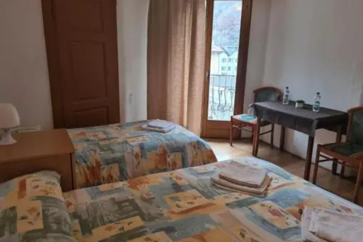Room 5 of 15