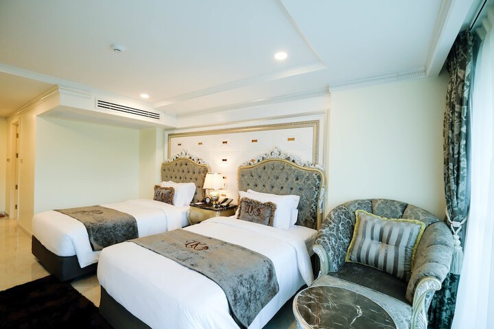 Room 13 of 40