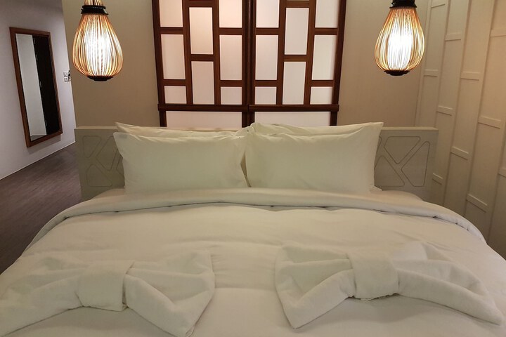Room 8 of 28