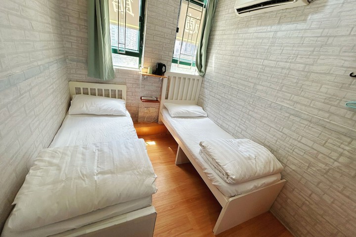 Room 15 of 18