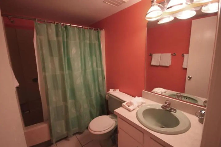 Room 11 of 32