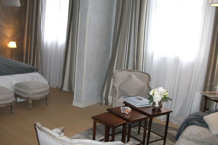 Room 6 of 32