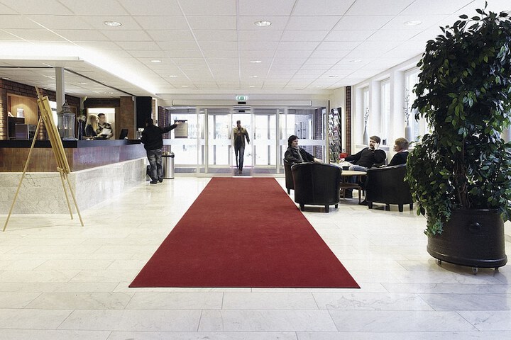 Entrance & Lobby