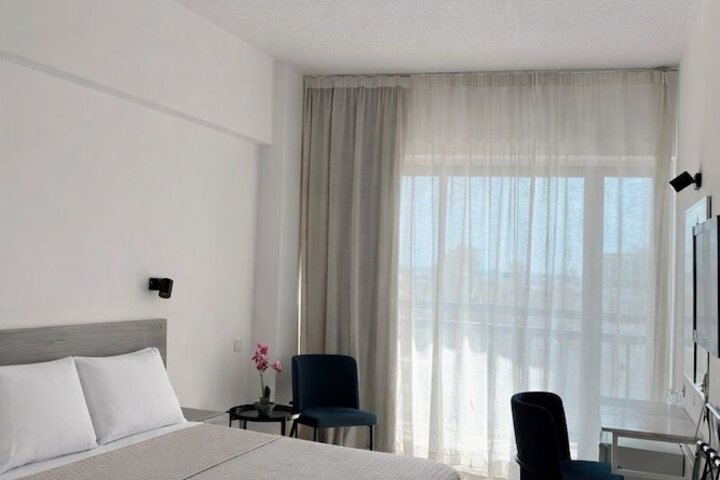 Room 34 of 65