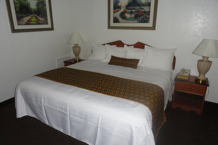 Room 12 of 24