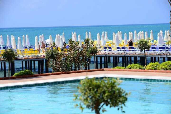 Hotel with Pool