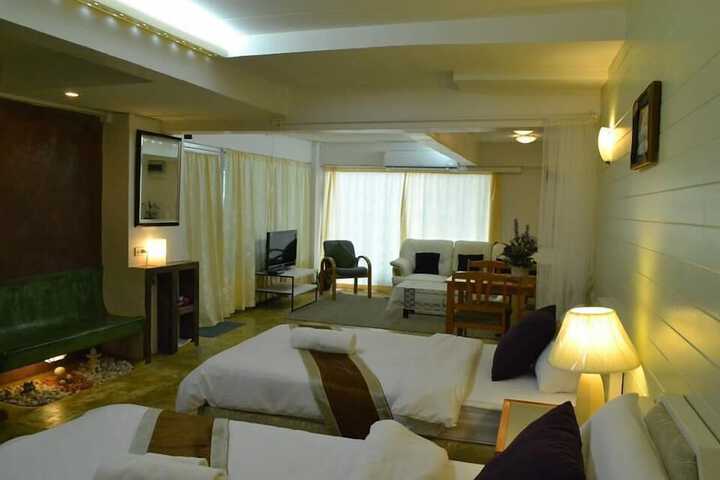 Room 10 of 18