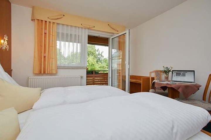Room 2 of 60