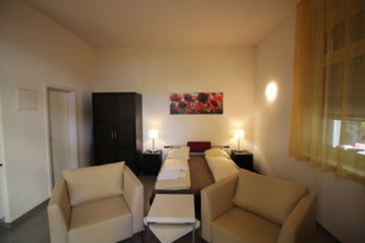 Room 13 of 27