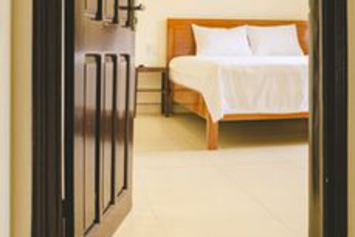Room 8 of 16